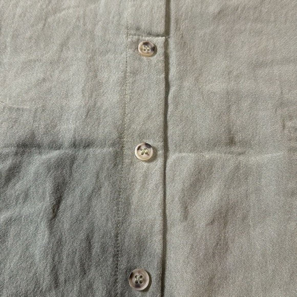 Green Pocket Tank Top with Button Back - Picture 5 of 7